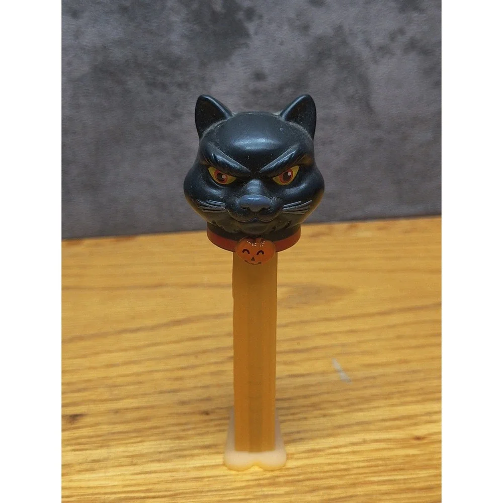 Black Cat PEZ Candy Dispenser Halloween‎ core Black Orange 2006 Nostalgic Scary